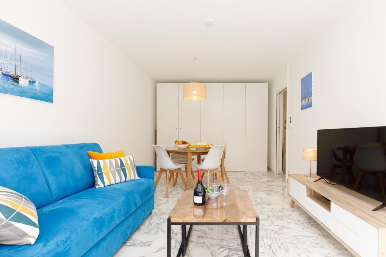 Blue Yourhosthelper Apartment *